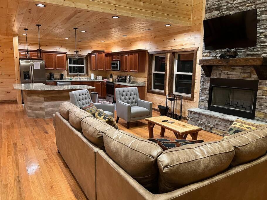 * * 4 Master Bedrooms, Views, Theater, Arcade, Evc Gatlinburg Exterior photo