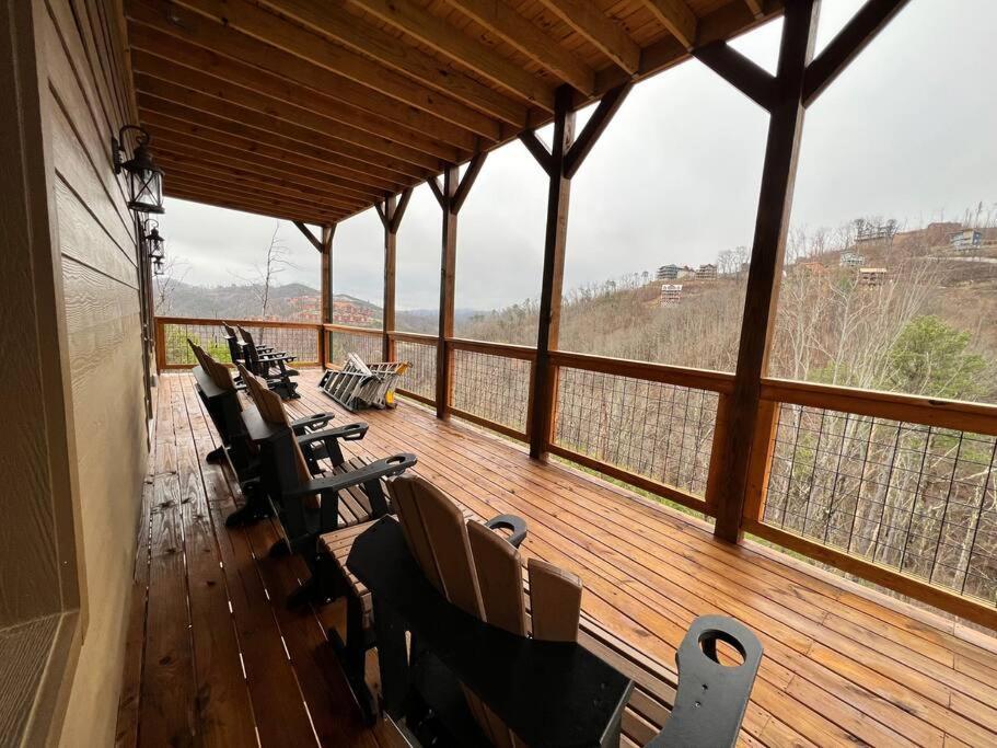 * * 4 Master Bedrooms, Views, Theater, Arcade, Evc Gatlinburg Exterior photo