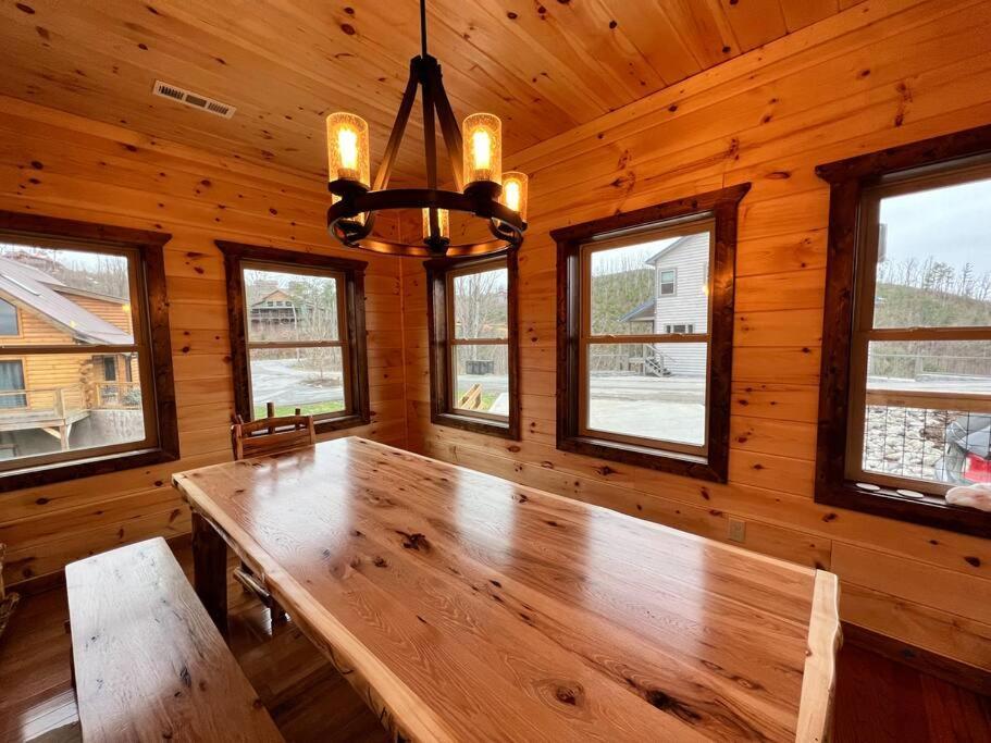 * * 4 Master Bedrooms, Views, Theater, Arcade, Evc Gatlinburg Exterior photo