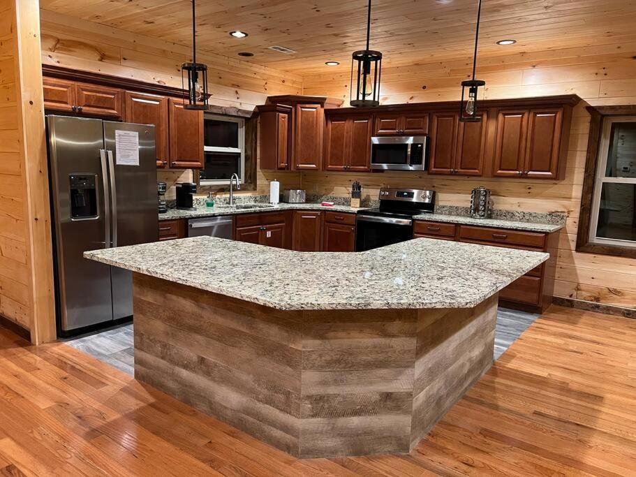 * * 4 Master Bedrooms, Views, Theater, Arcade, Evc Gatlinburg Exterior photo