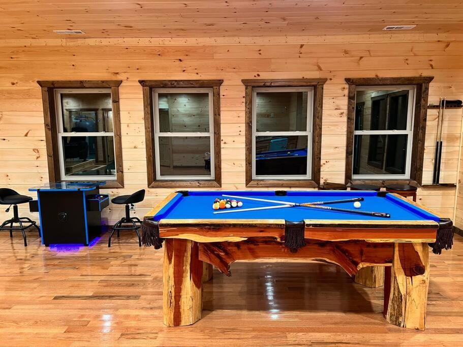 * * 4 Master Bedrooms, Views, Theater, Arcade, Evc Gatlinburg Exterior photo