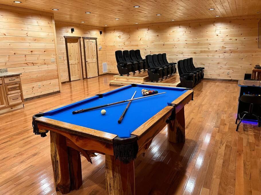 * * 4 Master Bedrooms, Views, Theater, Arcade, Evc Gatlinburg Exterior photo
