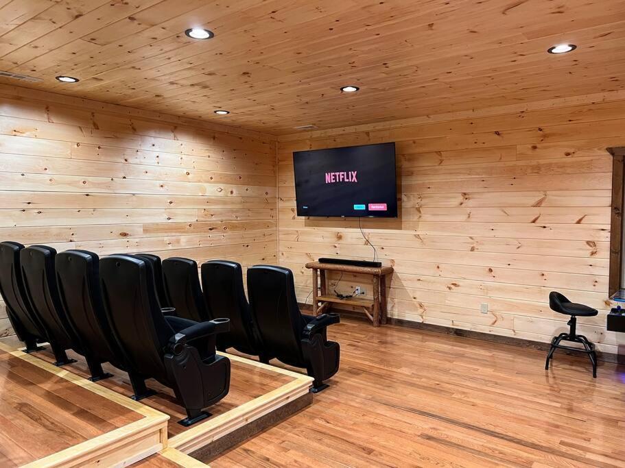 * * 4 Master Bedrooms, Views, Theater, Arcade, Evc Gatlinburg Exterior photo