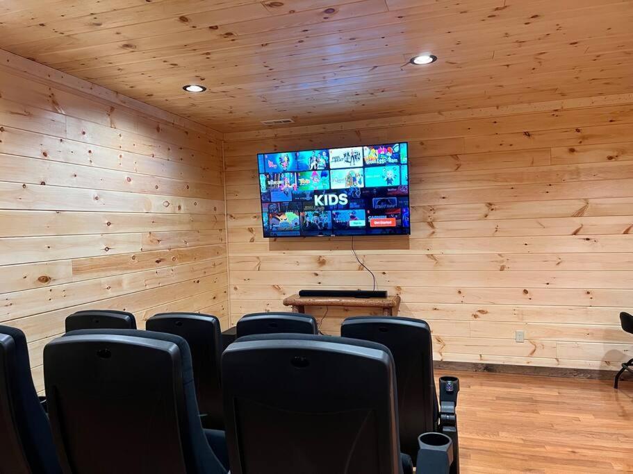 * * 4 Master Bedrooms, Views, Theater, Arcade, Evc Gatlinburg Exterior photo