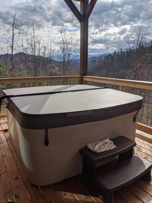 * * 4 Master Bedrooms, Views, Theater, Arcade, Evc Gatlinburg Exterior photo