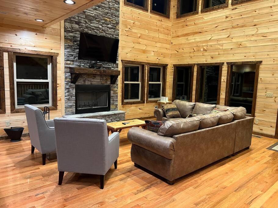 * * 4 Master Bedrooms, Views, Theater, Arcade, Evc Gatlinburg Exterior photo